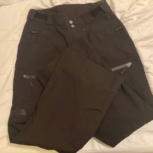 The north face snowboarding pants. New!